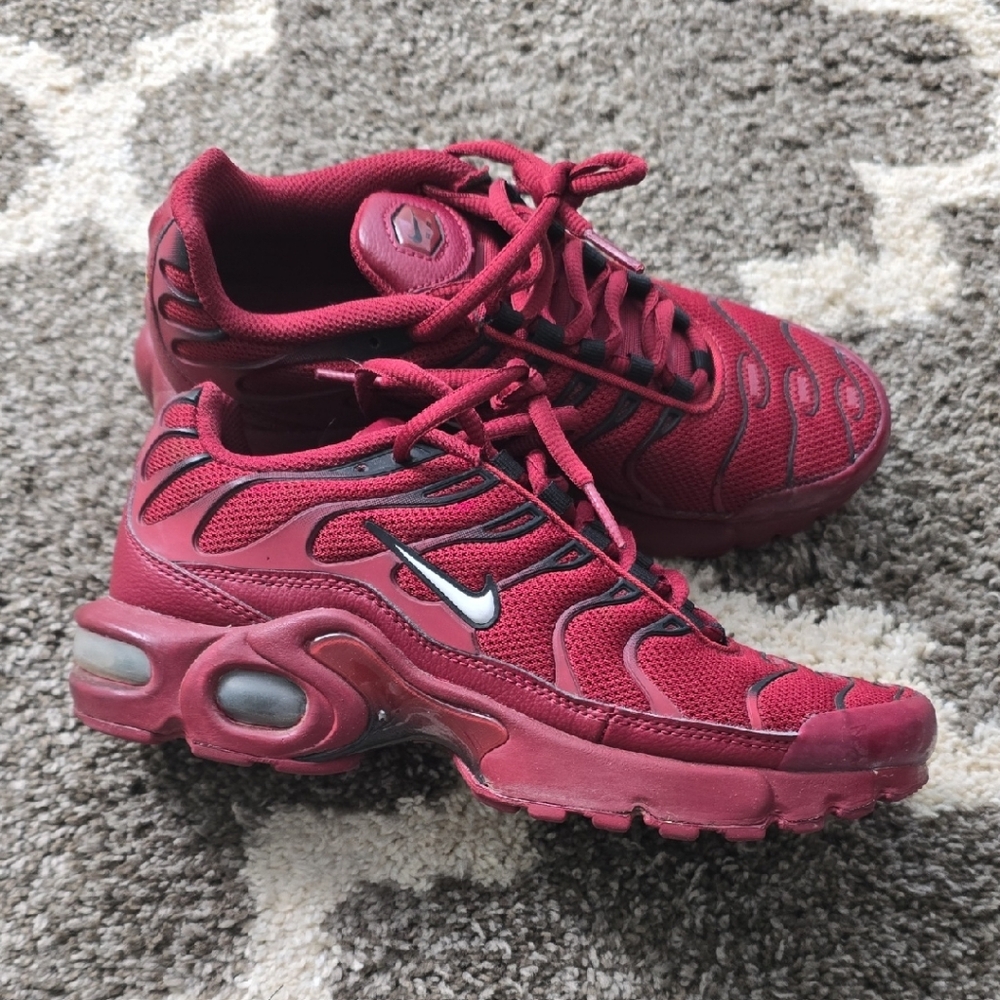 Nike Women's Burgundy Sneakers